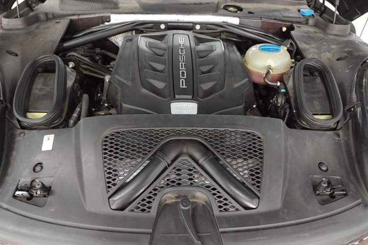 Used Porsche Macan 2016 Macan S 3.0T Engine Bay