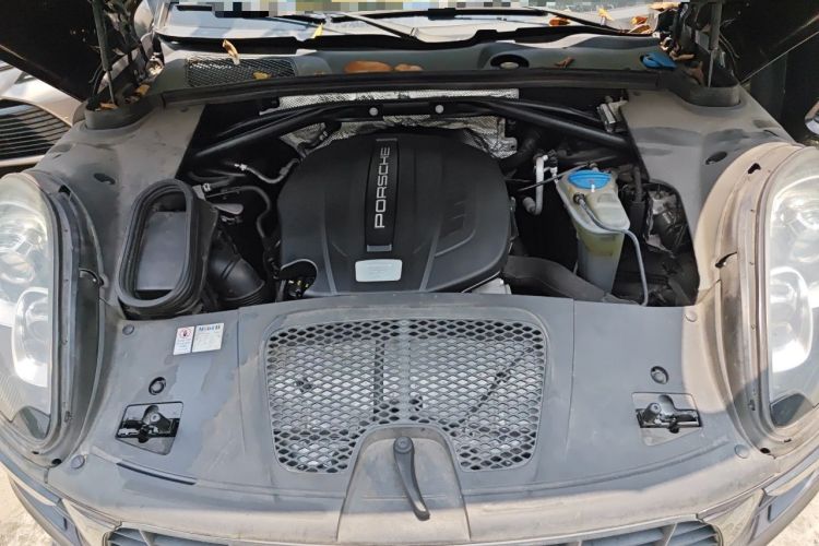 Used Porsche Macan 2016 Macan 2.0T Engine Bay