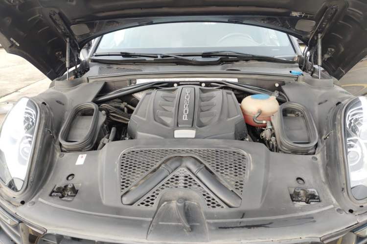 Used Porsche Macan 2016 Macan S 3.0T Engine Bay