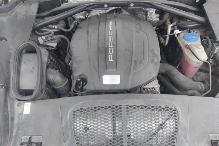 Used Porsche Macan 2016 Macan 2.0T Engine Bay