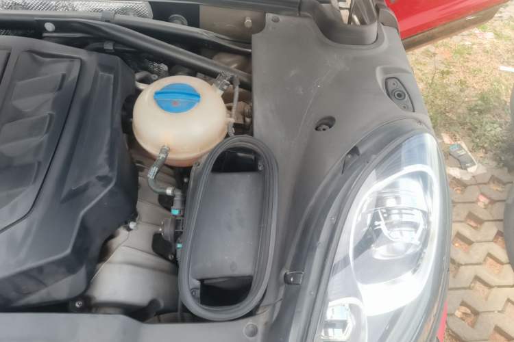 Used Porsche Macan 2016 Macan S 3.0T Engine Bay Left