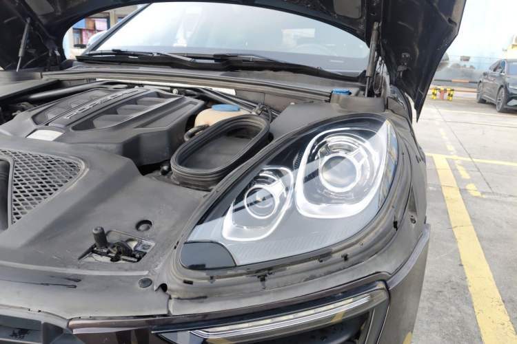 Used Porsche Macan 2016 Macan S 3.0T Engine Bay Left