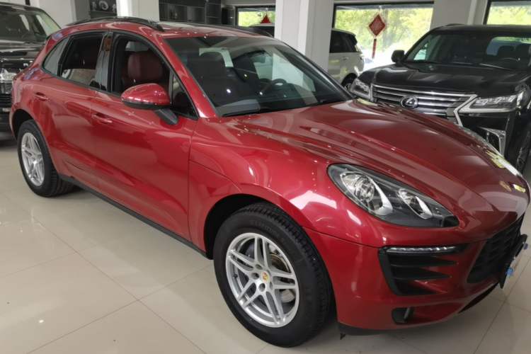 Used Porsche Macan 2016 Macan 2.0T Front Right 45 Deg