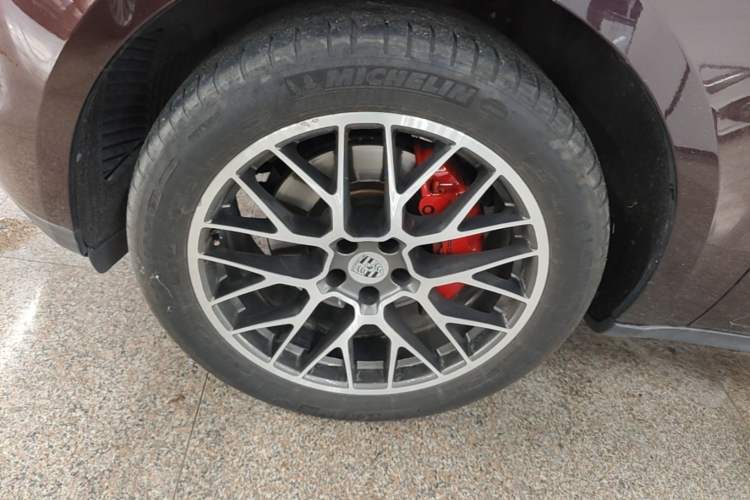 Used Porsche Macan 2016 Macan S 3.0T Left Front Wheel Hub