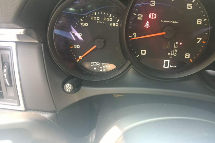 Used Porsche Macan 2016 Macan 2.0T Odometer Close Up