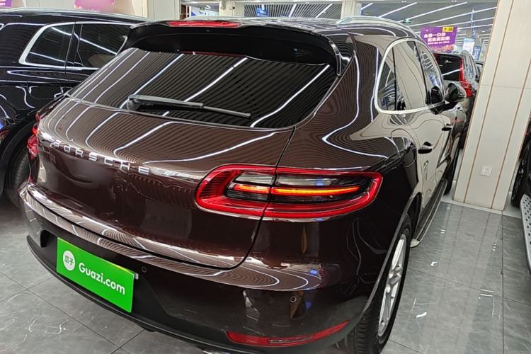 Used Porsche Macan 2016 Macan 2.0T Rear Right 45 Deg