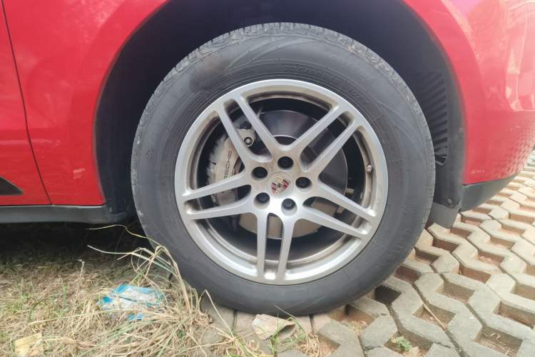 Used Porsche Macan 2016 Macan S 3.0T Right Front Wheel Hub