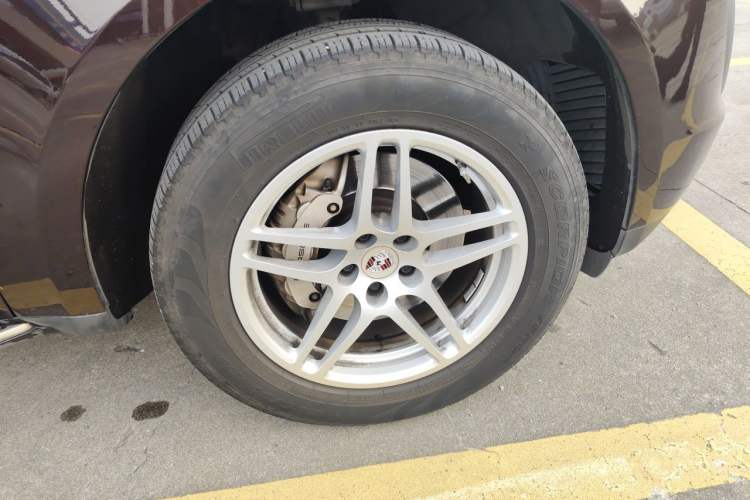 Used Porsche Macan 2016 Macan S 3.0T Right Front Wheel Hub