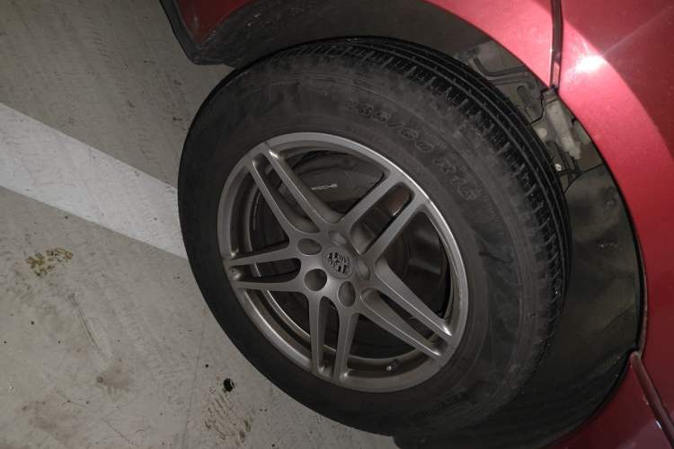 Used Porsche Macan 2016 Macan 2.0T Right Front Wheel Hub