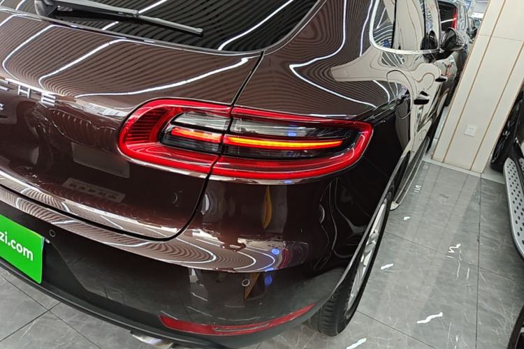 Used Porsche Macan 2016 Macan 2.0T Right Rear Taillight