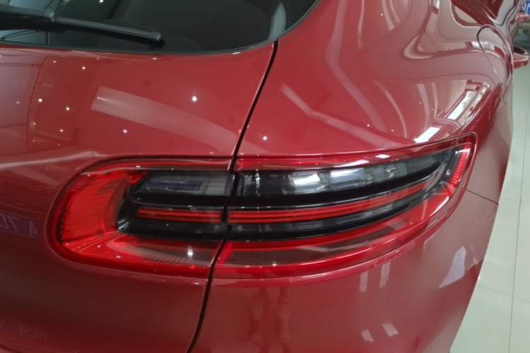 Used Porsche Macan 2016 Macan 2.0T Right Rear Taillight