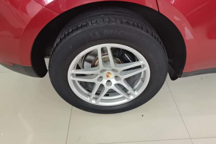 Used Porsche Macan 2016 Macan 2.0T Right Rear Wheel Hub