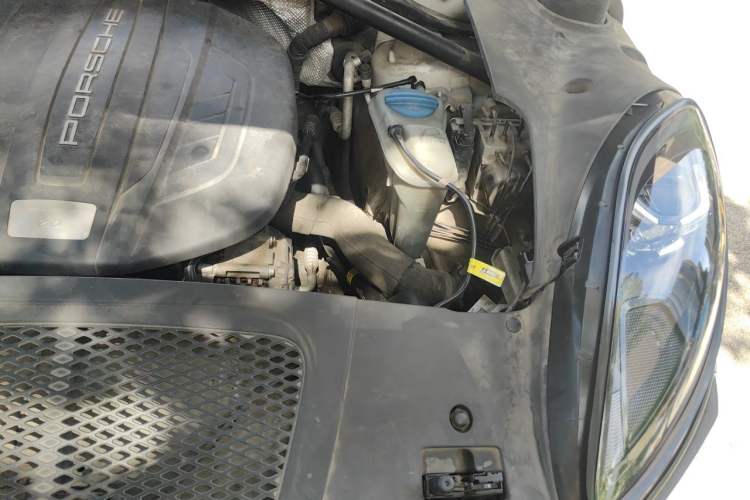 Used Porsche Macan 2016 Macan 2.0T Engine Bay Left