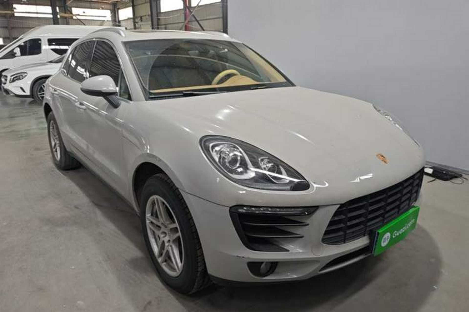 Used Porsche Macan 2016 Macan 2.0T Front Right 45 Deg