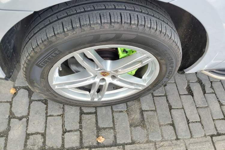 Used Porsche Macan 2016 Macan S 3.0T Left Front Wheel Hub
