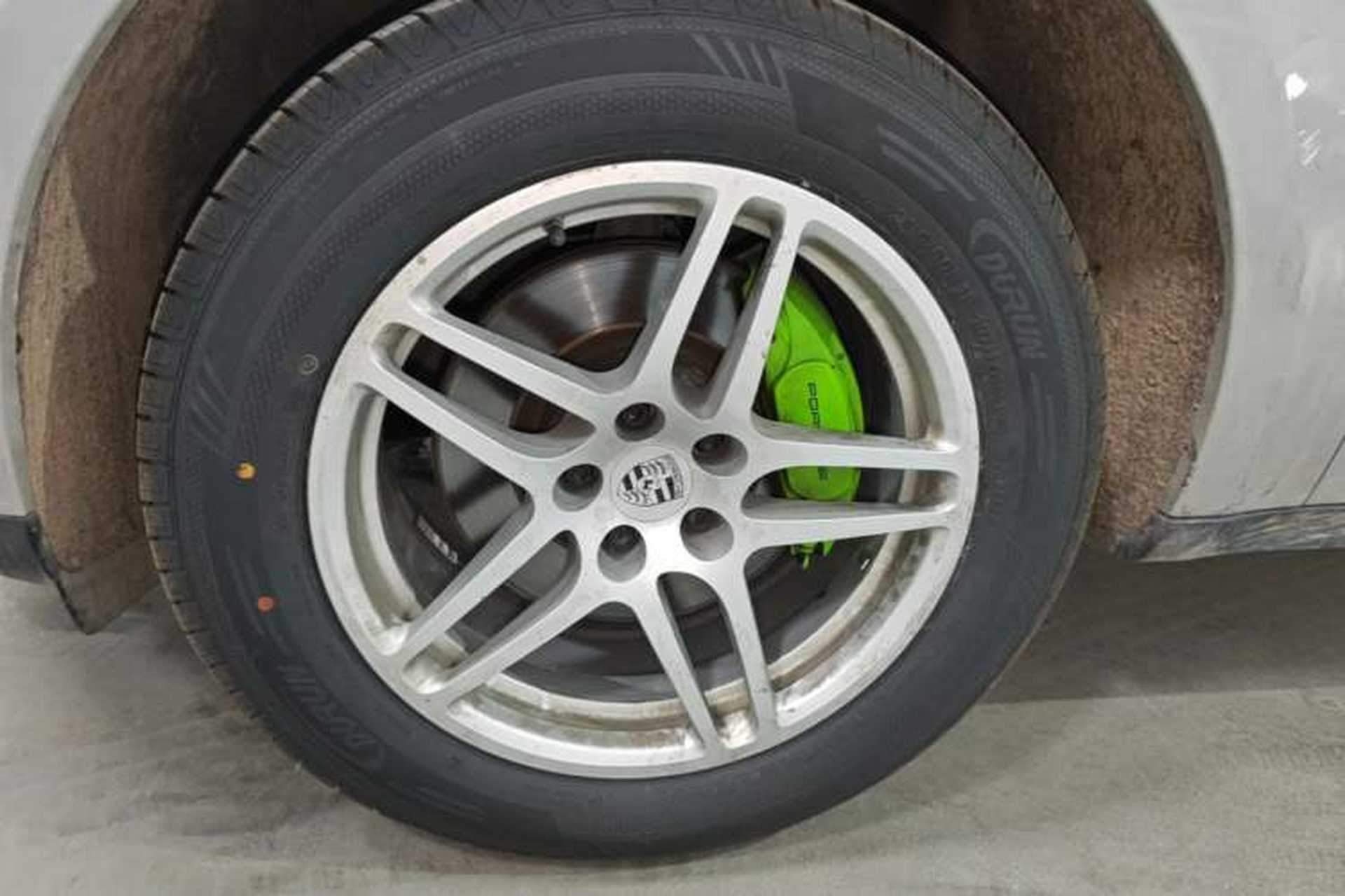 Used Porsche Macan 2016 Macan 2.0T Left Front Wheel Hub