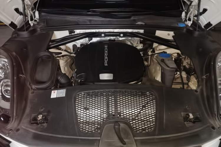 Used Porsche Macan 2016 Macan 2.0T Engine Bay