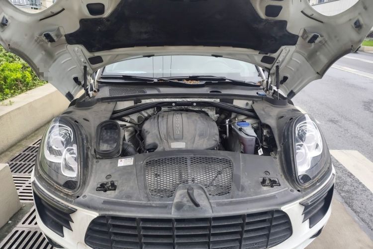Used Porsche Macan 2016 Macan 2.0T Engine Bay