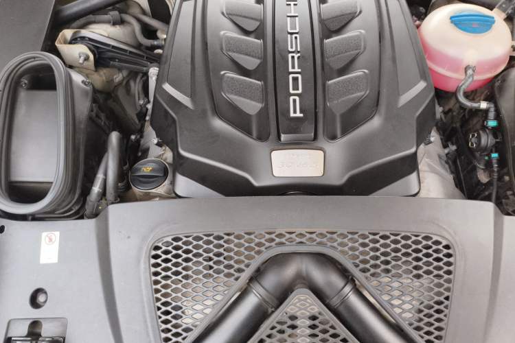 Used Porsche Macan 2016 Macan S 3.0T Engine Bay
