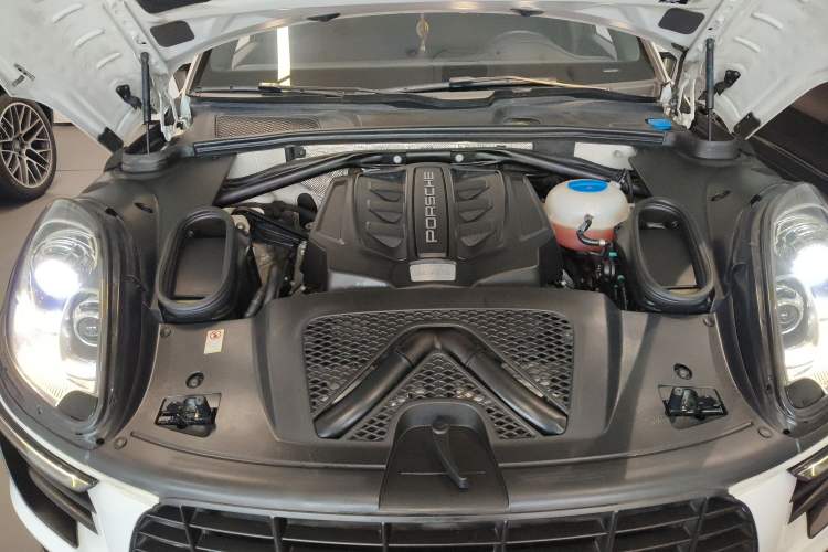Used Porsche Macan 2016 Macan S 3.0T Engine Bay