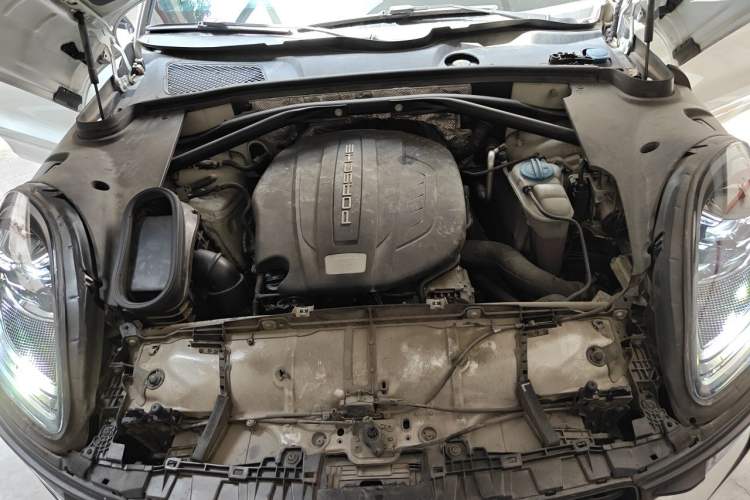 Used Porsche Macan 2016 Macan 2.0T Engine Bay