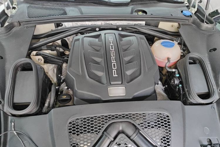 Used Porsche Macan 2016 Macan S 3.0T Engine Bay