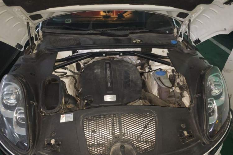 Used Porsche Macan 2016 Macan 2.0T Engine Bay