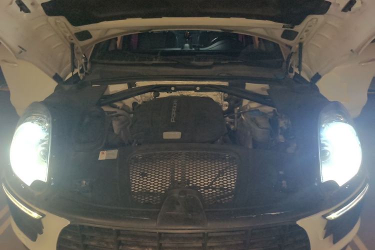 Used Porsche Macan 2016 Macan 2.0T Engine Bay