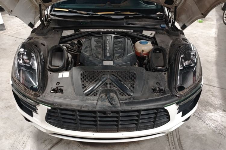 Used Porsche Macan  Engine Bay