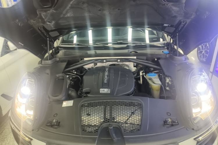 Used Porsche Macan 2016 Macan 2.0T Engine Bay