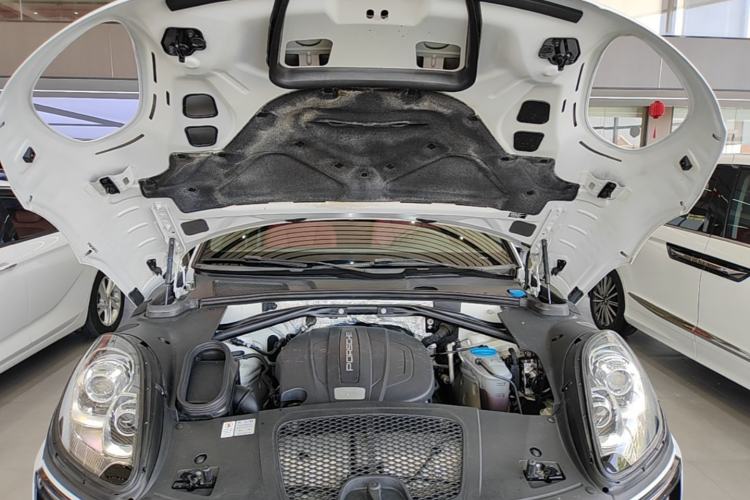 Used Porsche Macan 2016 Macan 2.0T Engine Bay