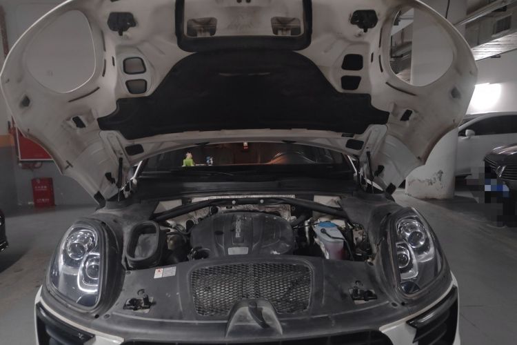 Used Porsche Macan 2016 Macan 2.0T Engine Bay