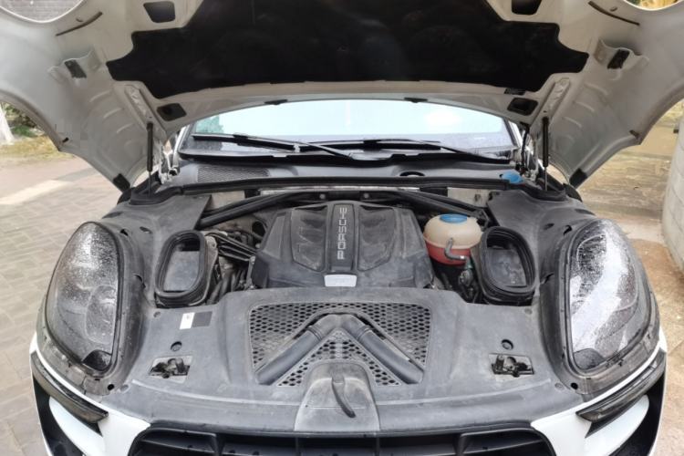 Used Porsche Macan  Engine Bay