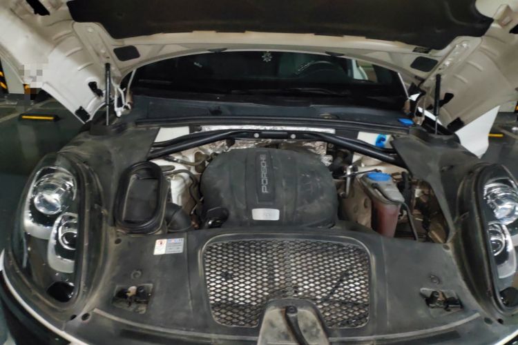 Used Porsche Macan 2016 Macan 2.0T Engine Bay