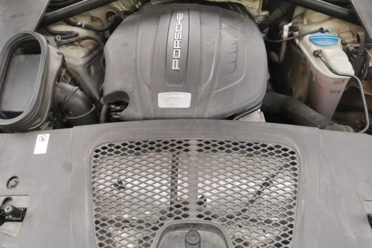 Used Porsche Macan 2016 Macan 2.0T Engine Bay