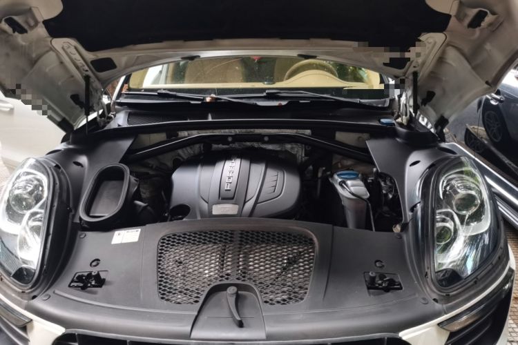 Used Porsche Macan 2016 Macan 2.0T Engine Bay