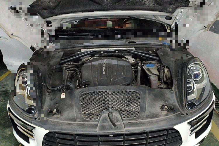 Used Porsche Macan 2016 Macan 2.0T Engine Bay