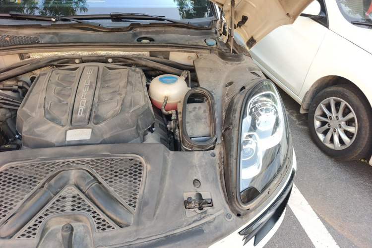 Used Porsche Macan 2016 Macan S 3.0T Engine Bay Left