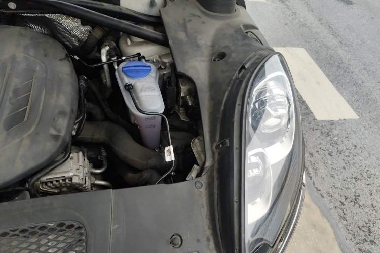 Used Porsche Macan 2016 Macan 2.0T Engine Bay Left