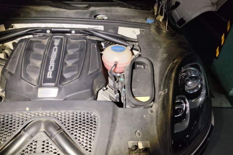 Used Porsche Macan 2016 Macan S 3.0T Engine Bay Left
