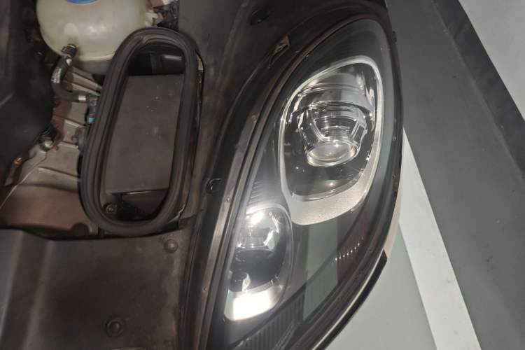 Used Porsche Macan 2016 Macan S 3.0T Engine Bay Left