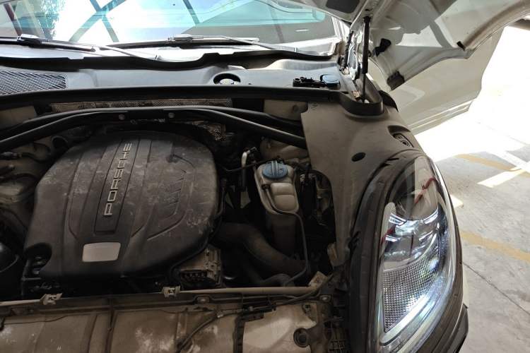 Used Porsche Macan 2016 Macan 2.0T Engine Bay Left