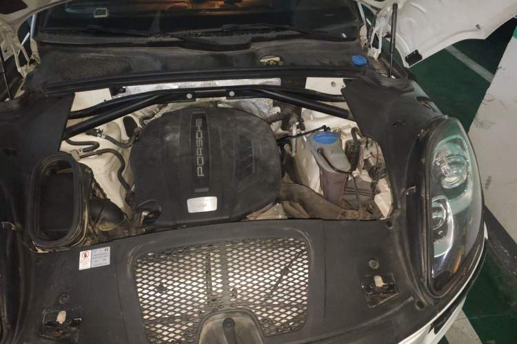 Used Porsche Macan 2016 Macan 2.0T Engine Bay Left