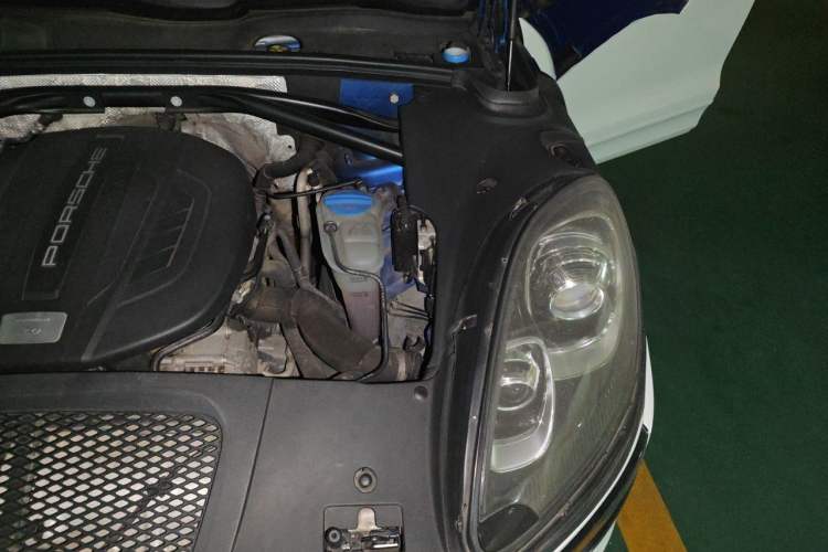 Used Porsche Macan 2016 Macan 2.0T Engine Bay Left