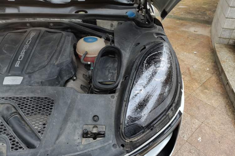 Used Porsche Macan  Engine Bay Left