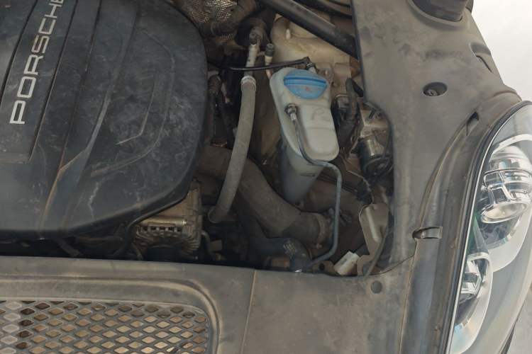 Used Porsche Macan 2016 Macan 2.0T Engine Bay Left