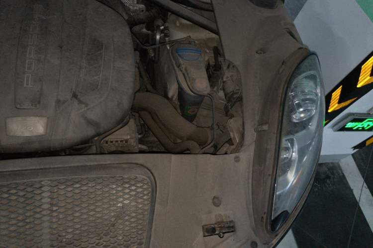 Used Porsche Macan 2016 Macan 2.0T Engine Bay Left