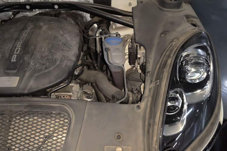Used Porsche Macan 2016 Macan 2.0T Engine Bay Left