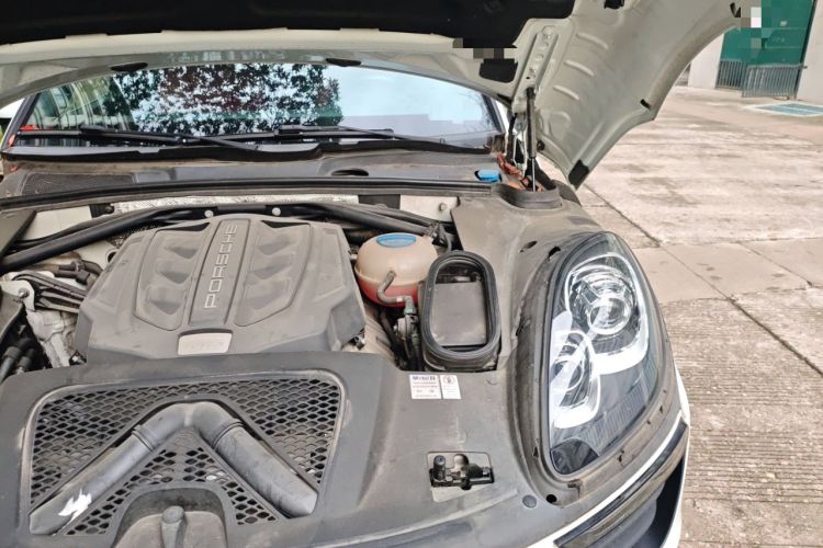 Used Porsche Macan 2016 Macan S 3.0T Engine Bay Left