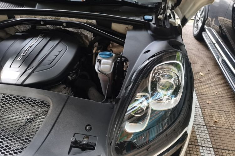 Used Porsche Macan 2016 Macan 2.0T Engine Bay Left